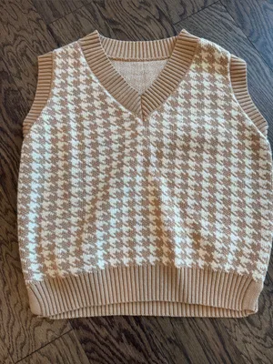 Beige and Cream Houndstooth V-Neck Sweater Vest thumbnail 1