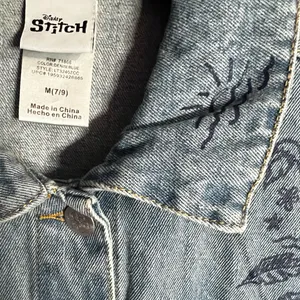 Disney Stitch Denim Jean Trucker Jacket Embroidered and Drawings Urban thumbnail 4