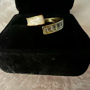 Gorgeous Ladies Golden Faux Gemstone Adjustable Statement Ring Size 7-9 thumbnail 2