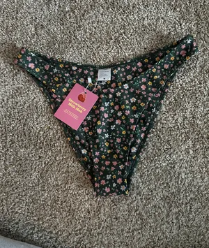 Moon River Strawberry Milk Mob bottom Green Size M thumbnail 1