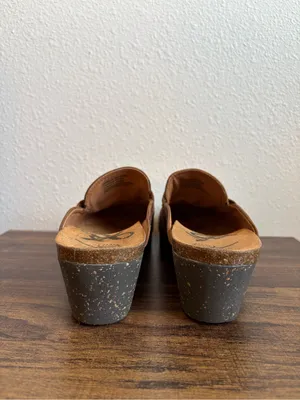 OTBT Women's Homage Wedge Clogs thumbnail 4