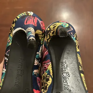 Torta Caliente floral size 8M heels thumbnail 9