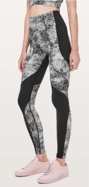 Lululemon Sweat & Repeat‎ Tight 28” Black/Serigraph Starlight Leggings Size 6 thumbnail 1