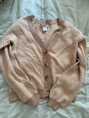 Cardigan  thumbnail 1