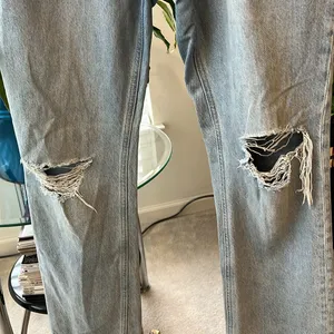 H&M distressed jeans size 8 thumbnail 5