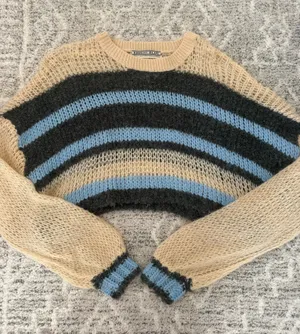 Urban Outfitters Sweater Cropped thumbnail 1