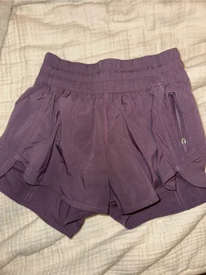 Lululemon Low Rise Tracker Shorts V size 4 thumbnail 4