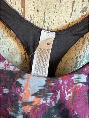 Lululemon women’s Sports Bra size 8 thumbnail 2