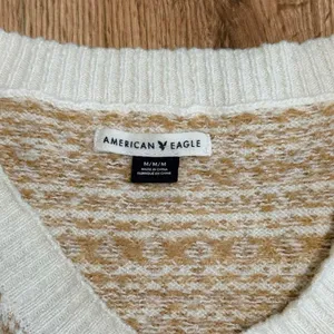 American‎ Eagle Fair Isle Cropped Sweater Tan Cream V-Neck Knit Size Medium thumbnail 3