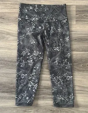 Old Navy Floral Print Fitted Crop Leggings Large thumbnail 1