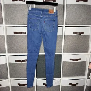 Levi’s 720 High Rise Super Skinny Distressed Jeans Size 26 thumbnail 4