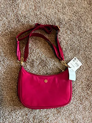 Lululemon City Essentials Small Shoulder Bag 3L Berry Rumble Sold Out color NWT thumbnail 5