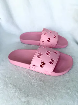 Gucci Pink GG Rubber Slide Sandals Women’s Size 38 (US 7.5) Made in Italy thumbnail 3
