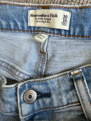 Abercrombie Curve Love Ultra High Rise Ankle Straight Jean thumbnail 7