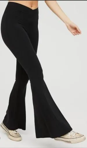 Offline by Aerie Real Me Hi-Rise Black Super Flare Leggings thumbnail 1
