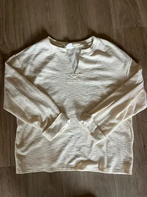 Sweater thumbnail 1