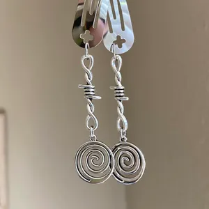 Handmade spike & spiral silver hair clips set of 2⭐️ thumbnail 4