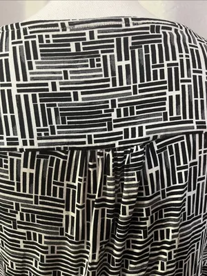Black & White Geometric Wrap Dress - Women thumbnail 6