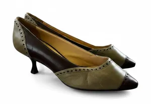 Manolo Blahnik Pumps 36 Brown Olive Leather Wingtip Brogue Kitten Heel Vintage thumbnail 1