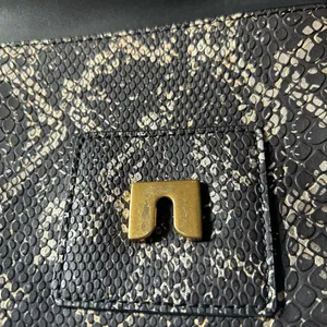 Classic Kitschy Faux Snake-Print Adjustable Black Crossbody Bag Lion Emblem NWT thumbnail 8