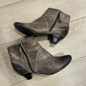 Frye Women’s Steffi Zip Ankle Bootie Brown Leather Size 8 thumbnail 2