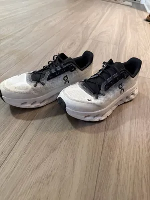 On Cloud Shoes thumbnail 2