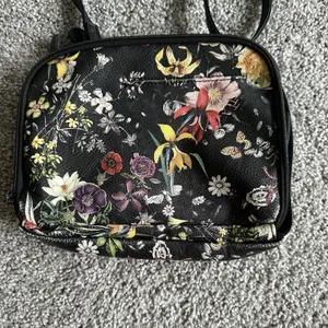 Beautiful Black Floral Print Multi Sac Crossbody Purse‎ Bag So Many Pockets! thumbnail 3