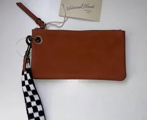 New | Universal Threads Wristlet thumbnail 1