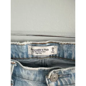 Abercrombie & Fitch The 90s Relaxed Jeans Size 28/6S thumbnail 2