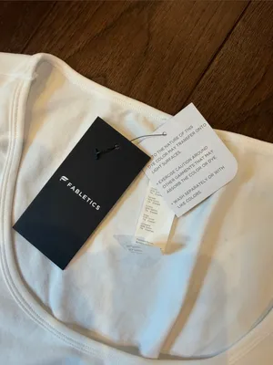 Fabletics Women's Scoop Neck Crop Top - White Size XL - NWT - C71-006 thumbnail 3