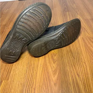 UGG Anila black leather slip-on clogs with a woven vamp detail size 9 thumbnail 5