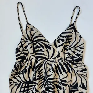 Patrons of‎ Peace Womens Black Cream Tropical Leaf Smocked Midi Dress Summer S thumbnail 3