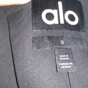 Alo Yoga Wool Cropped Metro Trench Black S thumbnail 7
