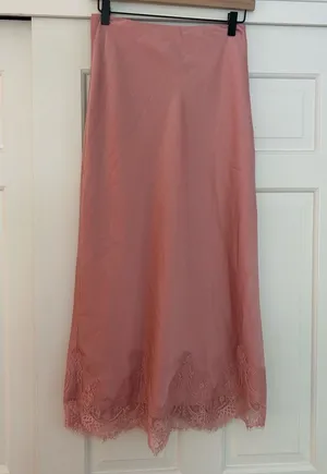 Lulu’s NWT Blissful Nature Blush Pink Satin Lace High-Rise Midi Skirt thumbnail 1
