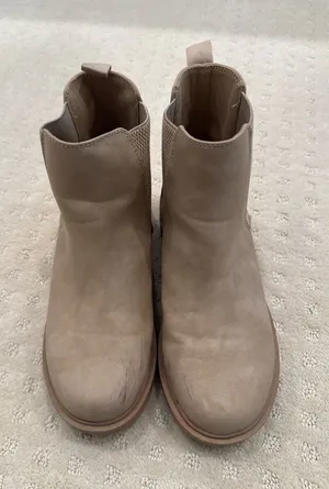 Soda Taupe Chelsea Ankle Boots Lug Sole Pull On Booties Size 8.5 thumbnail 1