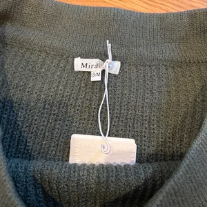 New with tags Miracle Hunter Green off the shoulder sweater thumbnail 2