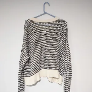 Old Navy Open Stich‎ Sweater Black And White Size Large thumbnail 6