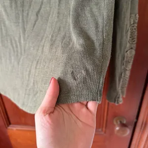 American Eagle Green Henley Waffle Long Sleeve Lace Sleeve Detail Size Medium thumbnail 5