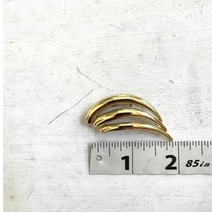 Gold tone brooch thumbnail 4