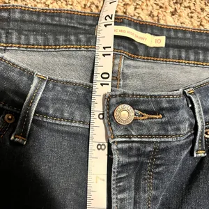 Levi's Classic Mid Rise Skinny Jeans Dark Wash Denim‎ Women's Size 10 thumbnail 4