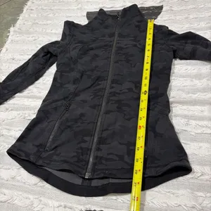 lululemon athletica Black Camo Jacket Sz 4 Outdoor Excersice Gym Preppy thumbnail 11