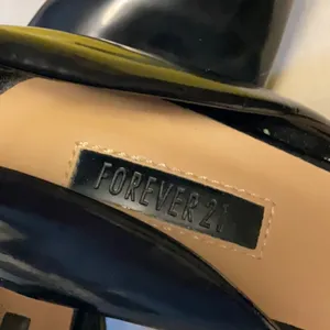 Forever 21 Black Patent Leather Stiletto Heels thumbnail 7