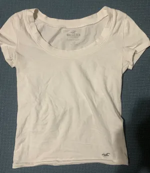 Hollister Short Sleeve Cropped Tshirt thumbnail 1