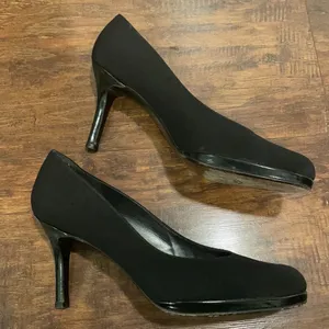 Stuart Weitzman black round toe heels thumbnail 4