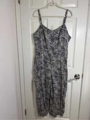 Old Navy Black & White Printed Cropped Jumpsuit thumbnail 4