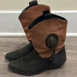 Vintage Colorblock Leather Western Boots Black Tan Concho Made in Brazil 6.5 thumbnail 1