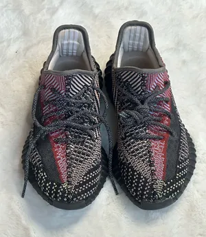 Yeezy 350 Boost V2 Adidas Sneakers Size 9 Men’s thumbnail 1