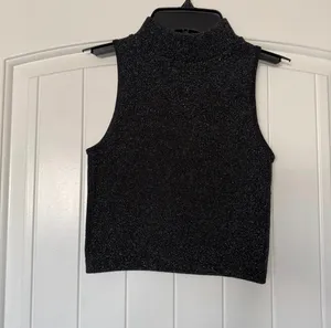 Shimmering Black Metallic Ribbed Mock Neck Top XS/S | Elegant Sparkle Knit Sleeveless Party Top | Pull&Bear thumbnail 3