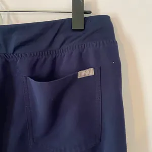FIGS Navy Blue Zamora Jogger Scrub Pants Uniform Regular Rise Women size Medium thumbnail 6