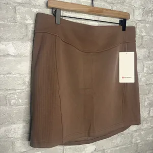 Lululemon Scuba High Rise Mini Skirt NWT Size Large (TPTC) LW8ALSS thumbnail 2